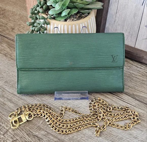 LV Louis Vuitton Green Epi Long Wallet with Elegant Crossbody Chain - Picture 1 of 14